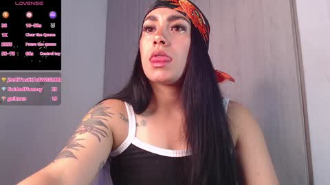 Millie bobby online show from 01/11/25, 02:47