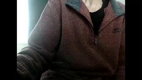 Snapshot of elfyonee chatting on 12/11/24, 10:03 elfyonee online show from 12/11/24, 10:03