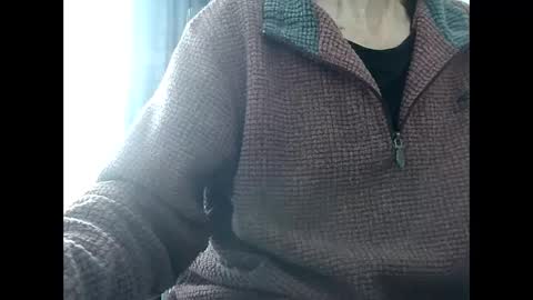 Snapshot of elfyonee chatting on 12/19/24, 10:02 elfyonee online show from 12/19/24, 10:02