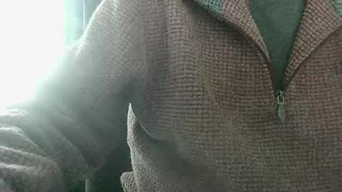 Snapshot of elfyonee chatting on 01/15/25, 10:27 elfyonee online show from 01/15/25, 10:27