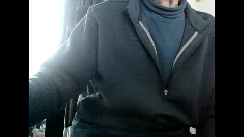 Snapshot of elfyonee chatting on 01/21/25, 03:43 elfyonee online show from 01/21/25, 03:43