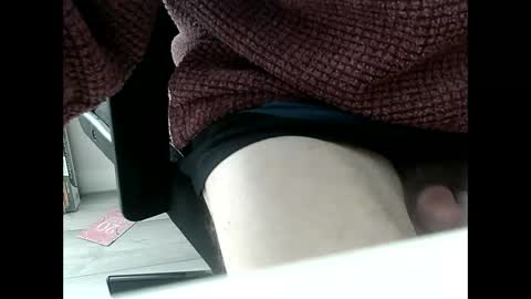 Snapshot of elfyonee chatting on 01/22/25, 12:17 elfyonee online show from 01/22/25, 12:17