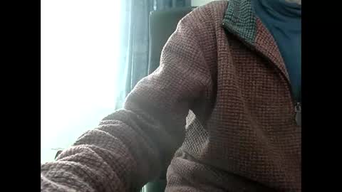 Snapshot of elfyonee chatting on 02/07/25, 11:12 elfyonee online show from 02/07/25, 11:12