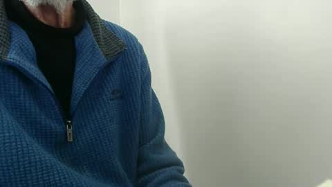 Snapshot of elfyonee chatting on 10/17/25, 12:52 elfyonee online show from 10/17/25, 12:52