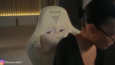 Snapshot of eli_asian chatting on 02/26/26, 12:48 Eli online show from 02/26/26, 12:48