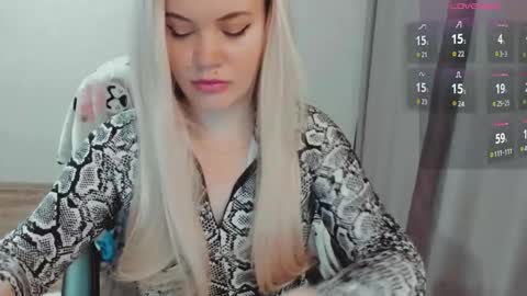 Ella online show from 11/19/25, 07:41