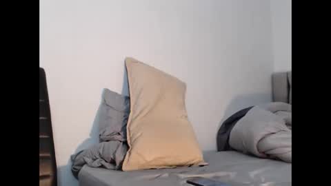 Snapshot of elian_tg chatting on 11/11/25, 02:44 Elian online show from 11/11/25, 02:44