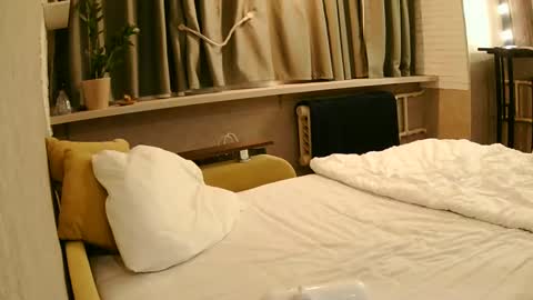 Snapshot of eliana_e chatting on 02/07/25, 07:06 Eliana online show from 02/07/25, 07:06