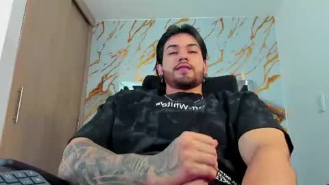 Snapshot of eliankeiser chatting on 06/18/26, 04:33 Elian online show from 06/18/26, 04:33