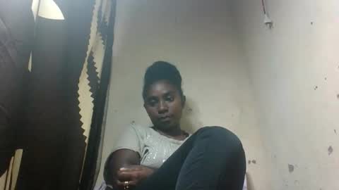 Snapshot of eliannee chatting on 12/13/25, 07:53 eliannee online show from 12/13/25, 07:53