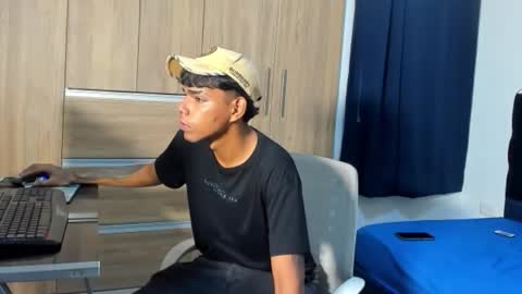 Snapshot of elias_ford chatting on 10/19/25, 08:09 elias_ford online show from 10/19/25, 08:09