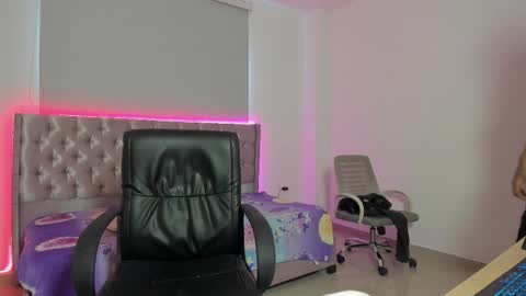 Snapshot of elias_ford chatting on 10/28/25, 07:49 elias_ford online show from 10/28/25, 07:49