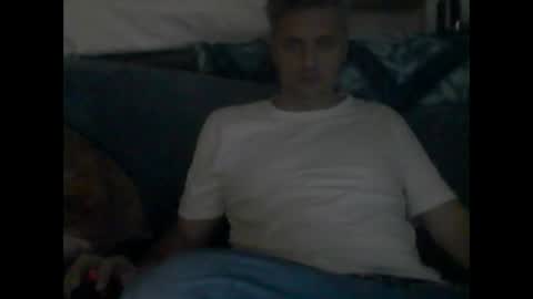 Snapshot of eliassxxx chatting on 12/20/25, 07:37 eliassxxx online show from 12/20/25, 07:37