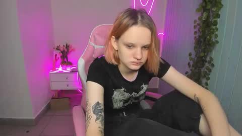 elieiza_xo online show from 10/19/25, 09:21