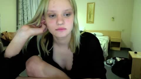 elieiza_xo online show from 05/26/26, 05:42