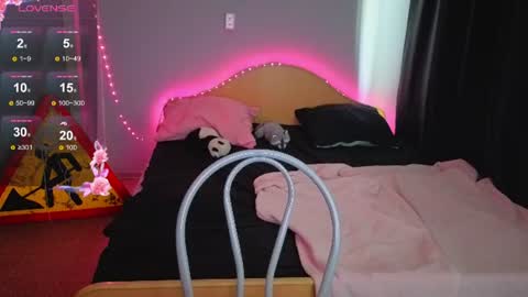 elieiza_xo online show from 06/18/26, 10:09