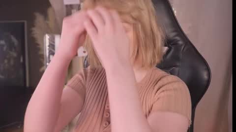 Ellie online show from 01/11/26, 12:21