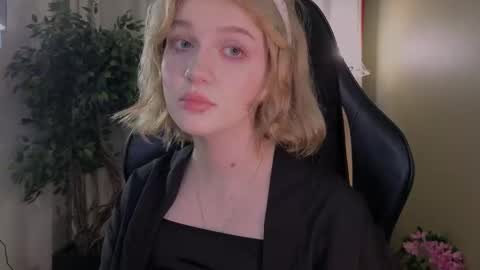 Ellie online show from 02/25/26, 05:17