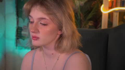 Snapshot of eliejay chatting on 04/03/26, 05:38 Ellie online show from 04/03/26, 05:38