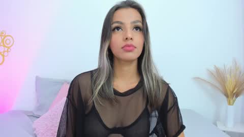 Snapshot of eligrey_ chatting on 02/02/25, 05:21 Elizabeth online show from 02/02/25, 05:21