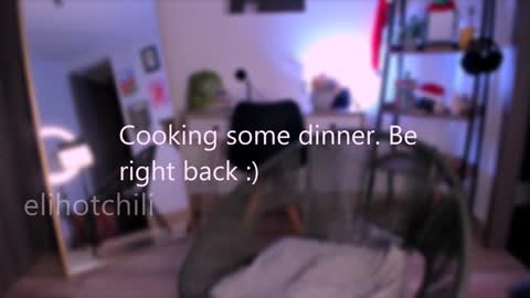 Snapshot of elihotchili chatting on 12/06/24, 01:29 Eli online show from 12/06/24, 01:29