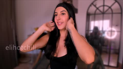 Snapshot of elihotchili chatting on 12/12/24, 10:31 Eli online show from 12/12/24, 10:31