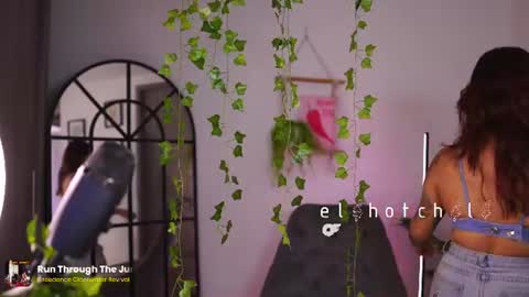 Snapshot of elihotchili chatting on 07/18/26, 04:22 Eli online show from 07/18/26, 04:22