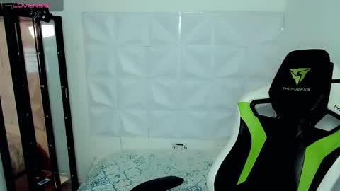 Snapshot of elii_797 chatting on 12/04/24, 04:38 bby-santy online show from 12/04/24, 04:38