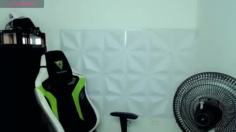 Snapshot of elii_797 chatting on 12/05/24, 03:50 bby-santy online show from 12/05/24, 03:50