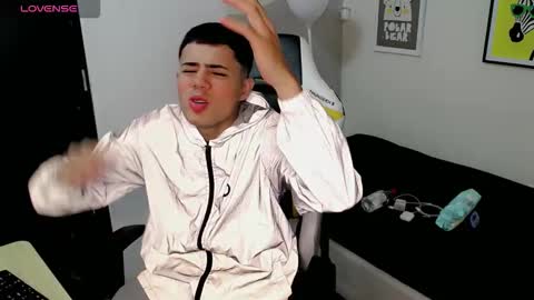 Snapshot of elii_797 chatting on 09/20/25, 12:50 bby-santy online show from 09/20/25, 12:50