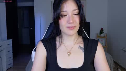 Snapshot of eliiih_ chatting on 10/27/25, 03:32 eliiih_ online show from 10/27/25, 03:32