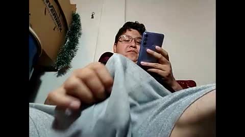 Snapshot of elimposstor chatting on 12/31/24, 12:46 elimposstor online show from 12/31/24, 12:46