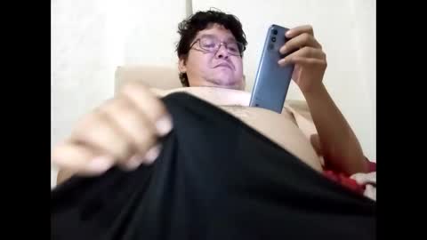 Snapshot of elimposstor chatting on 10/21/25, 12:00 elimposstor online show from 10/21/25, 12:00