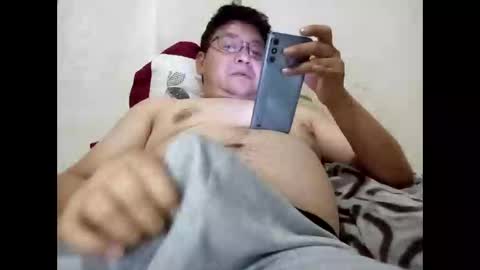 Snapshot of elimposstor chatting on 11/13/25, 01:04 elimposstor online show from 11/13/25, 01:04