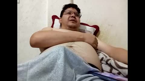 Snapshot of elimposstor chatting on 11/17/25, 08:03 elimposstor online show from 11/17/25, 08:03