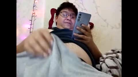 Snapshot of elimposstor chatting on 12/17/25, 05:24 elimposstor online show from 12/17/25, 05:24