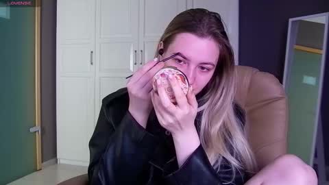 Elina online show from 09/16/25, 01:06