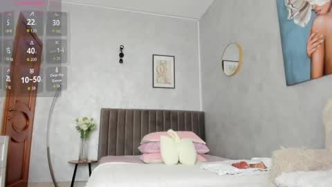 Snapshot of elinamoon_ chatting on 04/15/26, 07:59 Elina online show from 04/15/26, 07:59