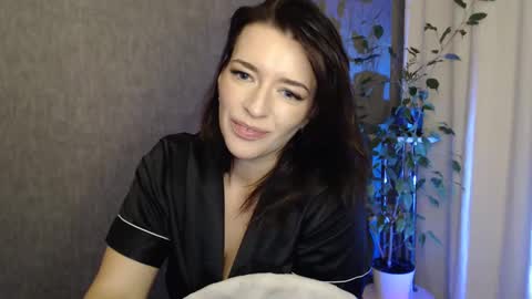 Snapshot of elinapretty chatting on 12/21/24, 03:47 Elina online show from 12/21/24, 03:47