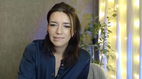 Snapshot of elinapretty chatting on 12/29/24, 11:50 Elina online show from 12/29/24, 11:50