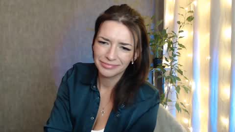 Snapshot of elinapretty chatting on 12/30/24, 02:53 Elina online show from 12/30/24, 02:53