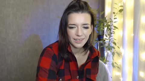 Snapshot of elinapretty chatting on 12/31/24, 12:00 Elina online show from 12/31/24, 12:00
