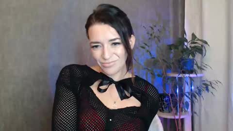 Snapshot of elinapretty chatting on 09/28/25, 11:43 Elina online show from 09/28/25, 11:43