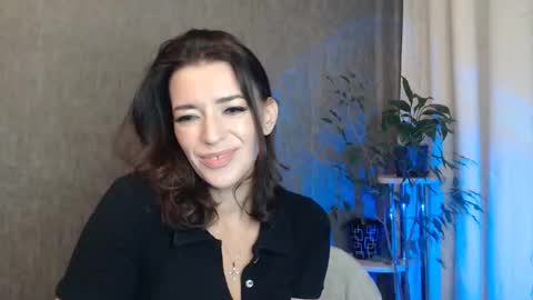 Snapshot of elinapretty chatting on 09/30/25, 11:43 Elina online show from 09/30/25, 11:43
