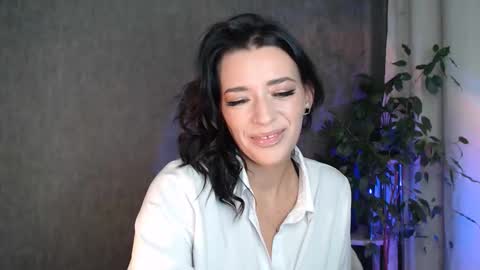 Snapshot of elinapretty chatting on 10/22/25, 11:59 Elina online show from 10/22/25, 11:59
