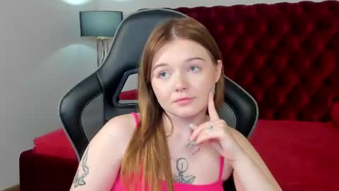 Snapshot of elinavale chatting on 06/29/26, 10:15 elinavale online show from 06/29/26, 10:15