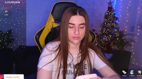 Snapshot of elinkalove chatting on 12/17/24, 07:26 Elina online show from 12/17/24, 07:26