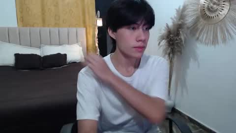 Snapshot of elio_collem chatting on 11/15/25, 01:36 ELIO online show from 11/15/25, 01:36