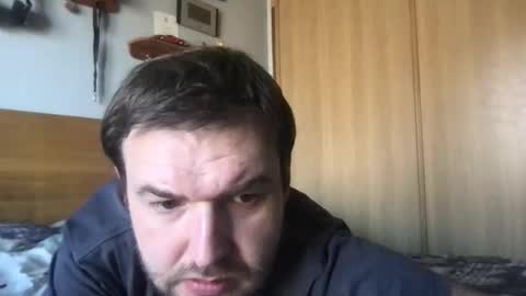 Snapshot of eliot26 chatting on 04/07/26, 12:49 e26 online show from 04/07/26, 12:49