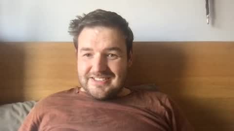 Snapshot of eliot26 chatting on 04/08/26, 09:53 e26 online show from 04/08/26, 09:53